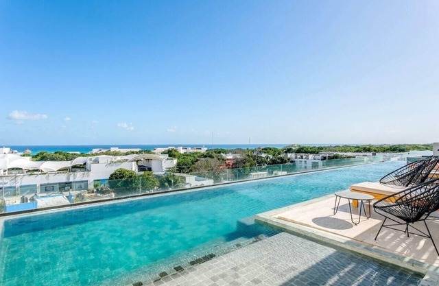 Oceanview Rooftop Pool | Gym | Cafe | Parking