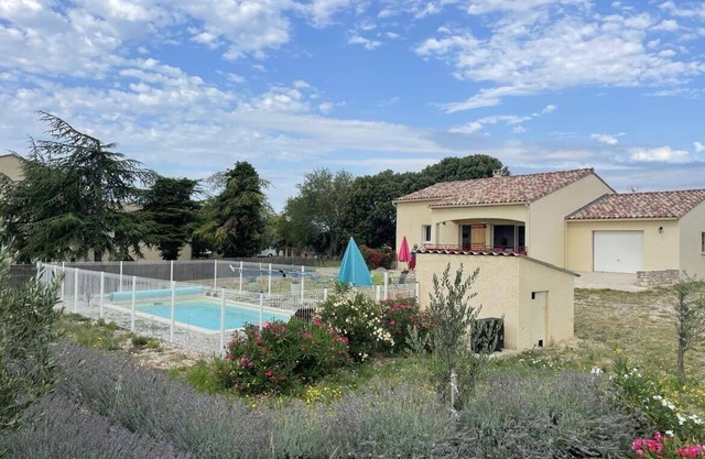 Ferienhaus mit beheiztem Pool und Garage in der südlichen Ardèche