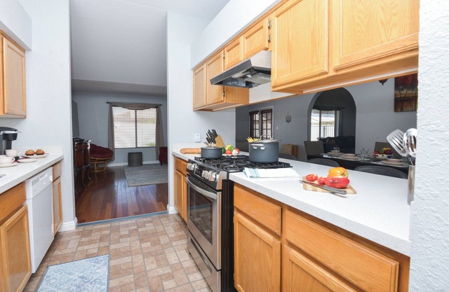 OCO-Heated pool for additional fee and spacious 4br home for your comfort.