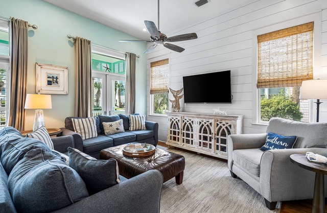 Aug-Oct Reduced!*Pool Access*Beach Gear Included!