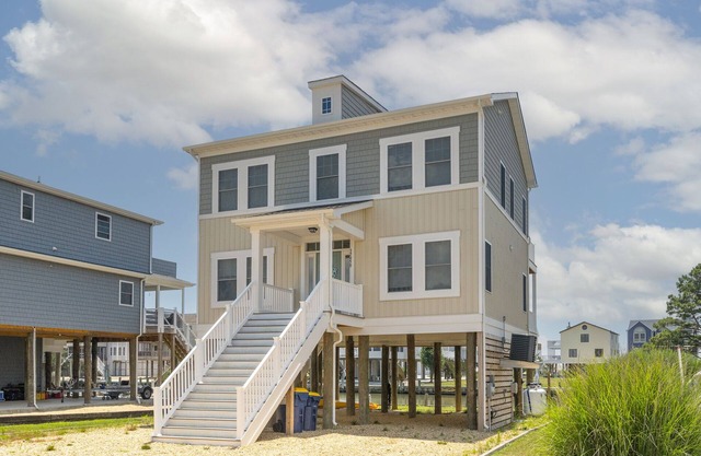 Octopus's Garden - Gorgeous Waterfront in Captain's Cove!