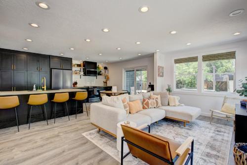 Off-Broadway - Modern woutdoor haven