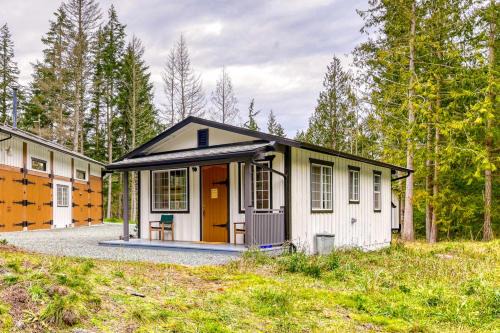 Off-Grid Bungalow Cabin Private Ranch Sleeps 8