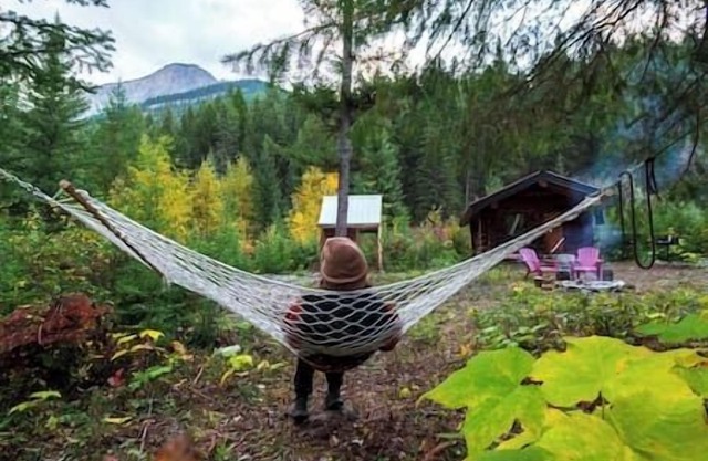 Off-Grid Cabin with private waterfalls