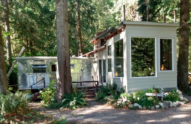 Off-grid Cascade River front cabin with room for the family