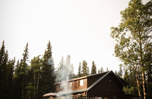 Off Grid Mountain Lodge - Cabins - Sauna - Hot Tub - Fishing