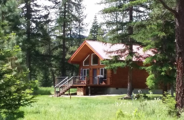 Abgelegene Hütte im Whitepine Creek Valley