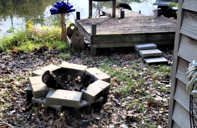 Off-Grid Waterfront Cabin in the Woods, bring your best friend!