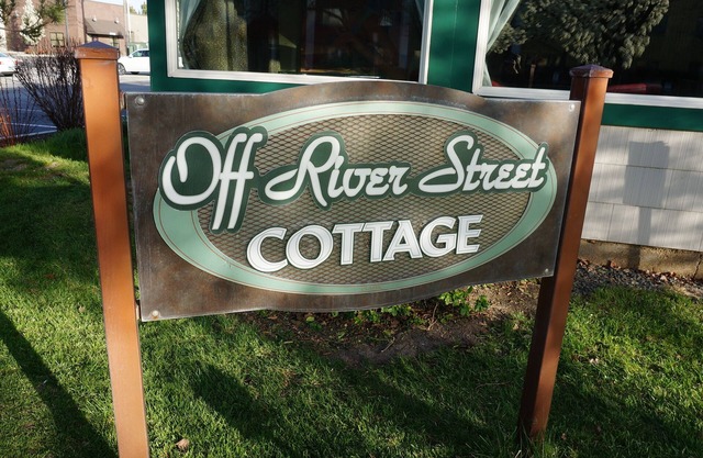 Off River Street Cottage is a cozy stay for travelers to beautiful Boise area.
