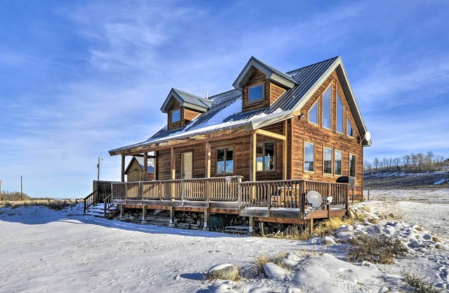 'Off The Beaten Path' Cabin w/ Mtn Views & Hot Tub