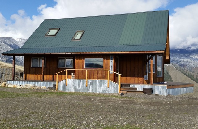 Off the beaten path ridgetop location with dramatic mountain views