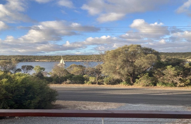 Off The Net - Esplanade property with views of the channel