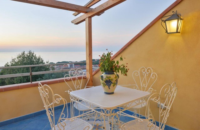 Ogliarola Studio with terrace and sea view