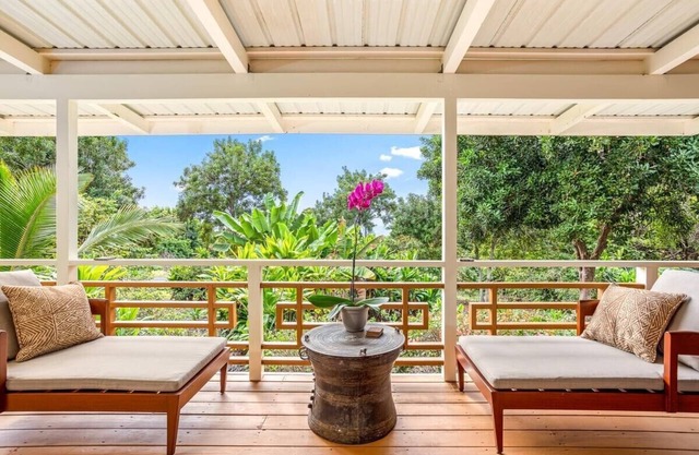 Ohia Cottage: Your Coastal Retreat near Napoopoo Beach
