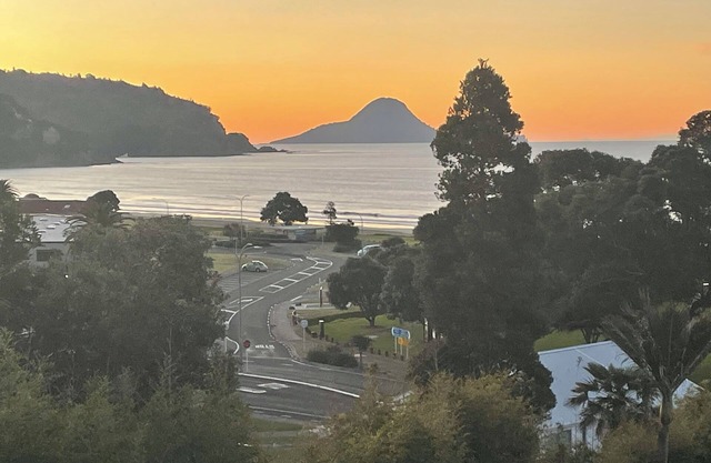 Ohope Beach mit weitem Meerblick