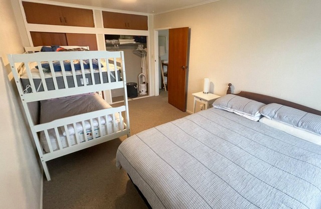 Ohope beach unit. beach across road. 5 mins walk to shops, cafe, restaurant
