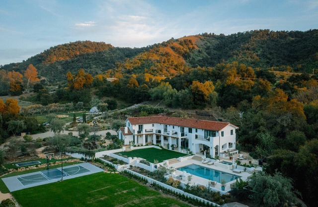 Ojai Luxury 6.5 miles to Ojai, Pool, Spa,Yoga Dome, Pickle Ball, Magical Gardens