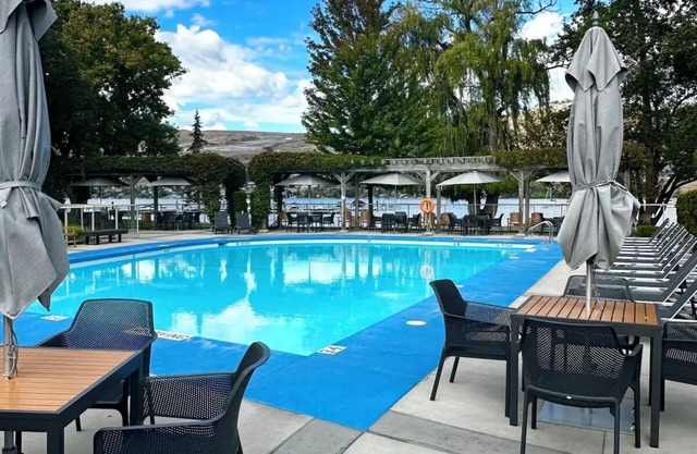 2 Bed + 2 Bath Lakefront Condo - Top Floor Corner Unit