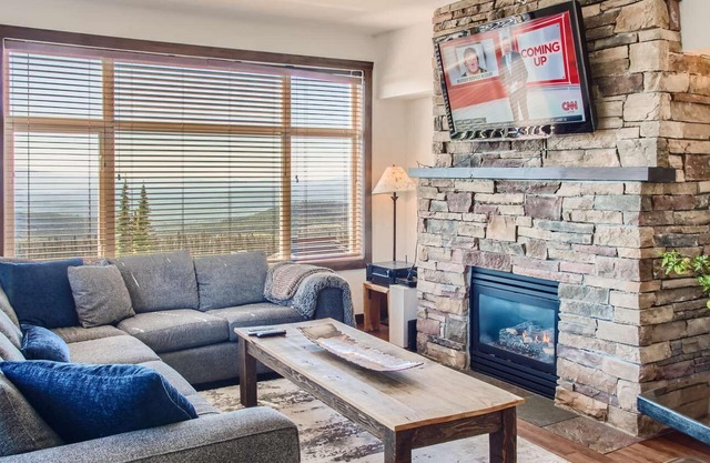 Okanagan - The Crescent 201