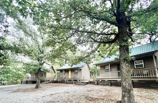 Okie Mountain Cabin 1: Newly remodeled cabin minutes to Lake Arbuckle