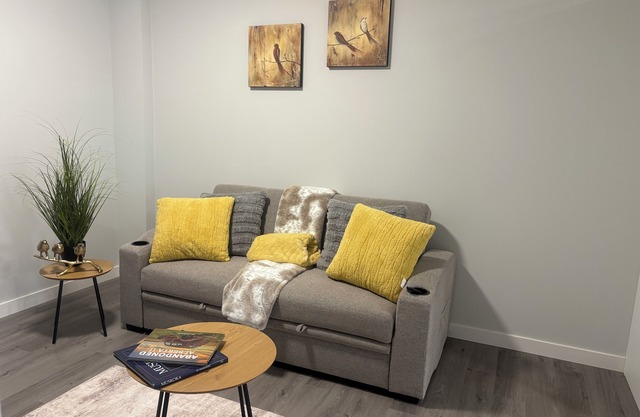Okotoks Oasis (Brand new Cosy 1 bedroom basement suite)