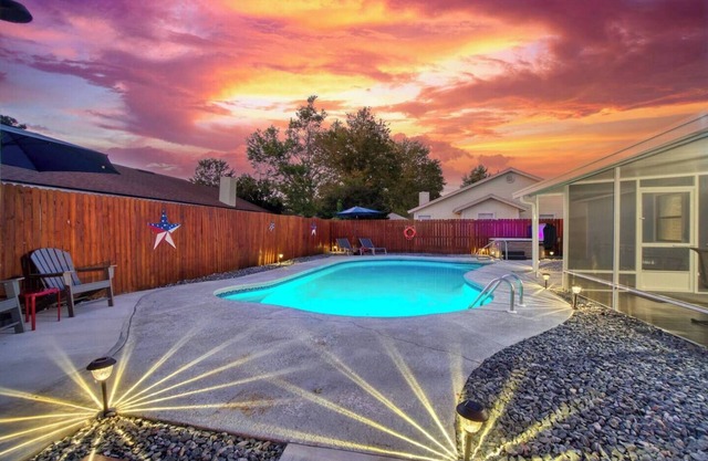 ~Ol' Glory Sleeps 13 Heated Pool by NAS Jax~