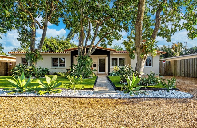 Olas Oasis - Chic Luxe House + Pool for 10