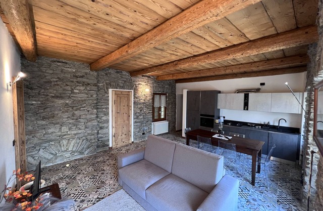Old apartment in historic village, renovated. Close to beautiful routes