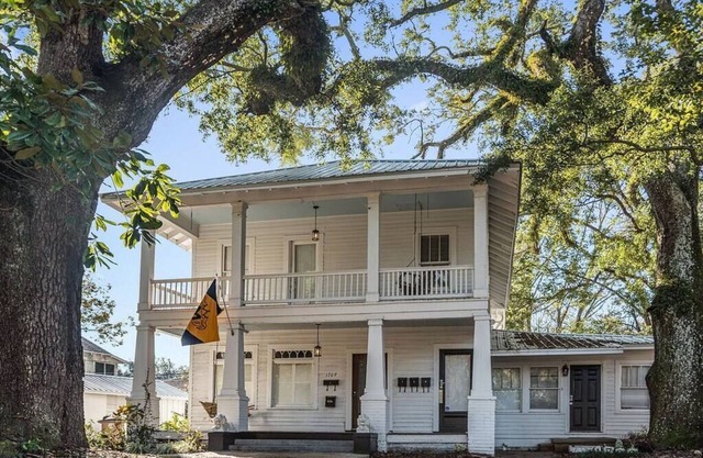 Old Dauphin Way Historic Home - Unit 2