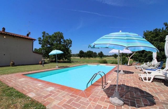 Altes Bauernhaus mit privatem Pool und großem Außenbereich. Gelegen in der Nähe des Dorfes Foiano de
