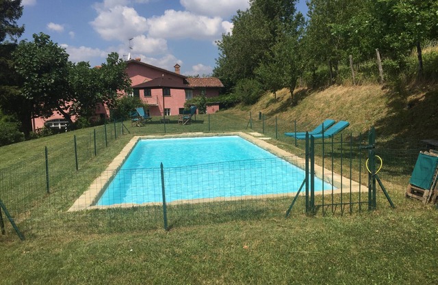 Altes Haus mit Pool und großem Garten in den Hügeln von Gavi
