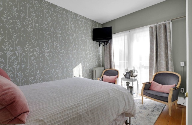 Old Library Inn - A.A. Milne Room