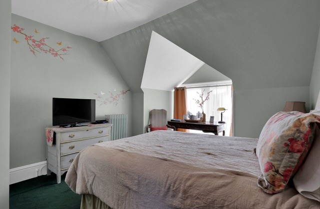 Old Library Inn - Mark Twain Room