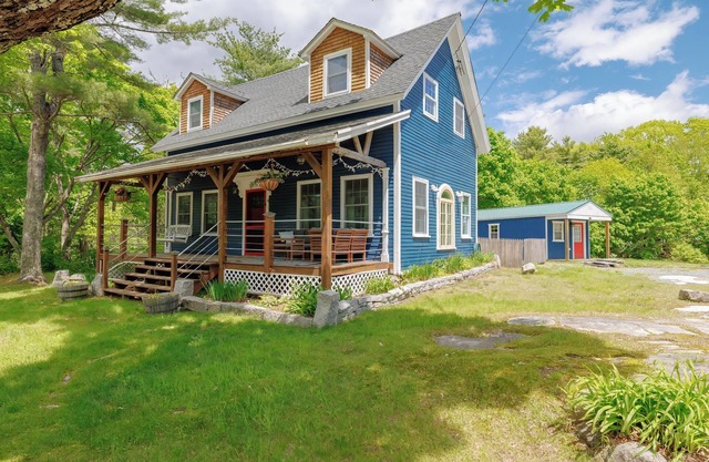 Old Maine style w/ modern amenities - dog friendly