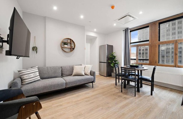 Old Montreal Luxury Apartment 6