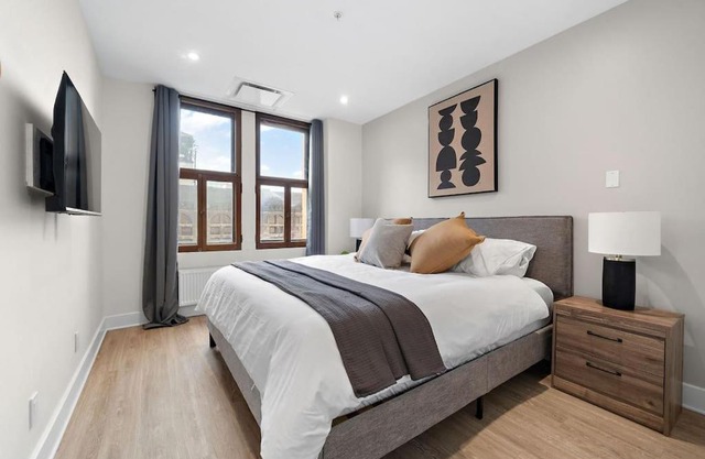 Old Montreal Luxury Apartment 11