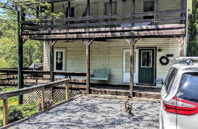Old Post Office - Fam/Pet/EV Friendly in wild and wonderful Canaan Valley, WV!