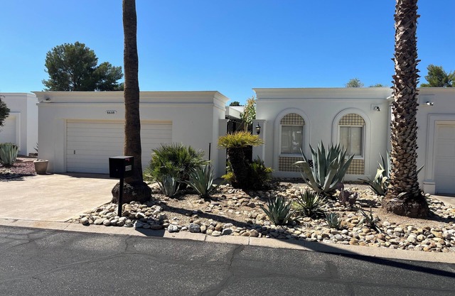 Old-School Charm on the Course – Patio Views & Sleeps 6