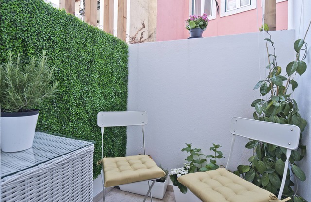 ALTSTADT PRÍNCIPE REAL - Neben. Modern mit Patio und direktem Zugang zur ruhigen Straße.