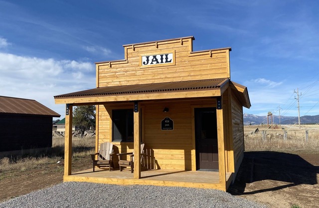 Old West Escapes, Jail