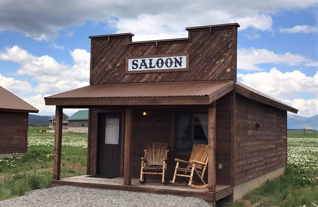 Old West Escapes, Saloon (Near YNP)