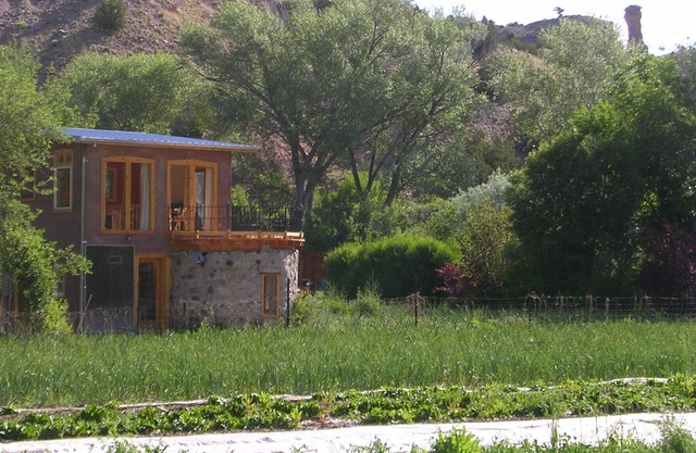 Charme der alten Welt: Das Tower Guest House auf einer kleinen funktionierenden Bio-Knoblauchfarm