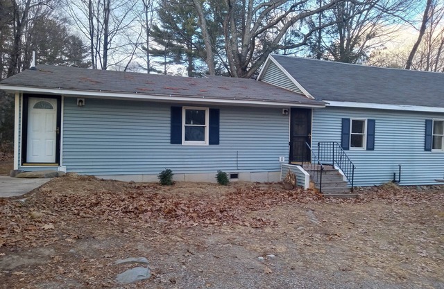 Older house near parks, beach, fishing, boating, river rafting, and night life.