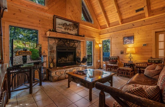 Ole Hickory w/Firepit HotTub