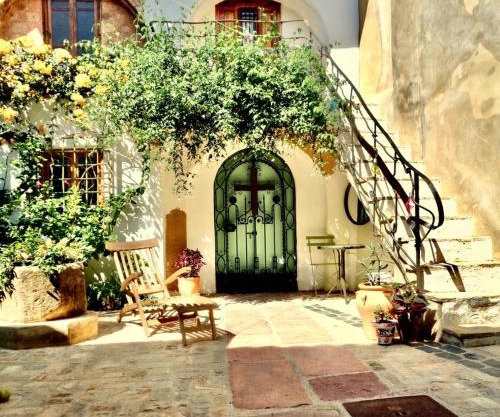 Oliva Courtyard Guesthouse