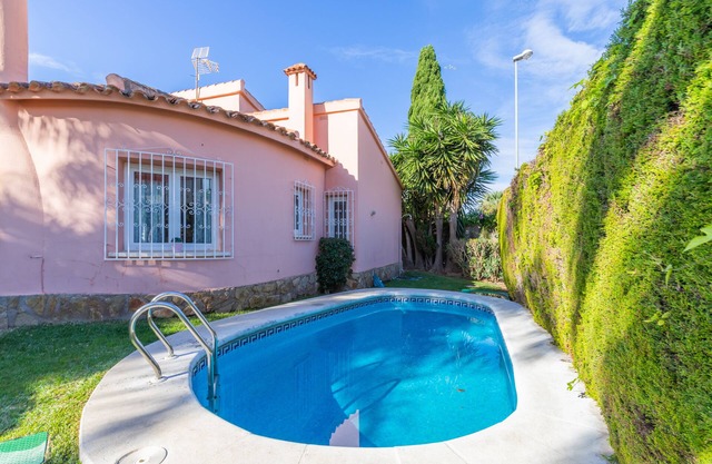 Oliva: Villa Pool, garten privaten, WIFI und TV SAT in Oliva Nova Golf