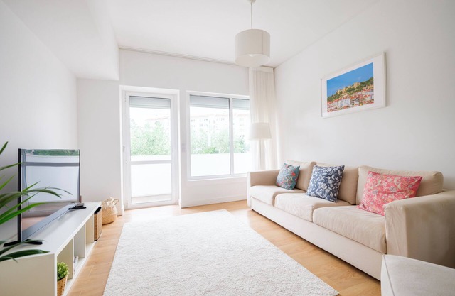 Olivais - Large Apartment Near Airport