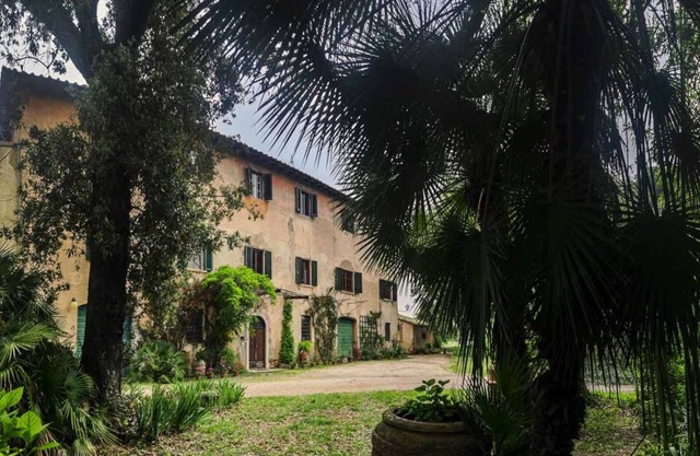 Wohnung in Landvilla mit Park von jahrhundertealten Bäumen 800 Meter vom Meer entfernt