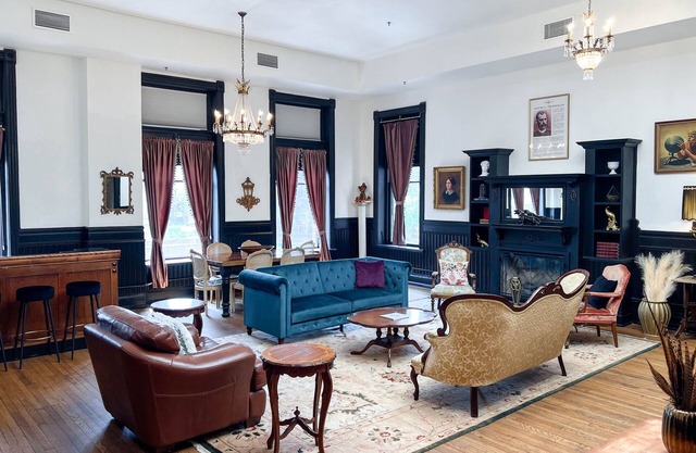 Oliver Inn | Suite 12 | The Grand Chamber