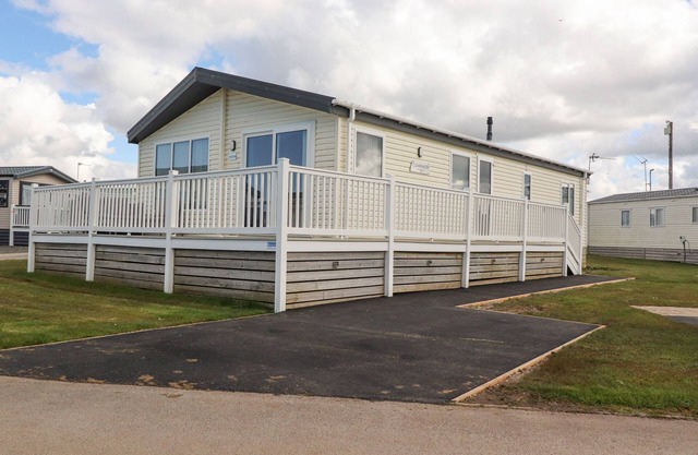 OLIVIA'S RETREAT, pet friendly, country holiday cottage in Heysham